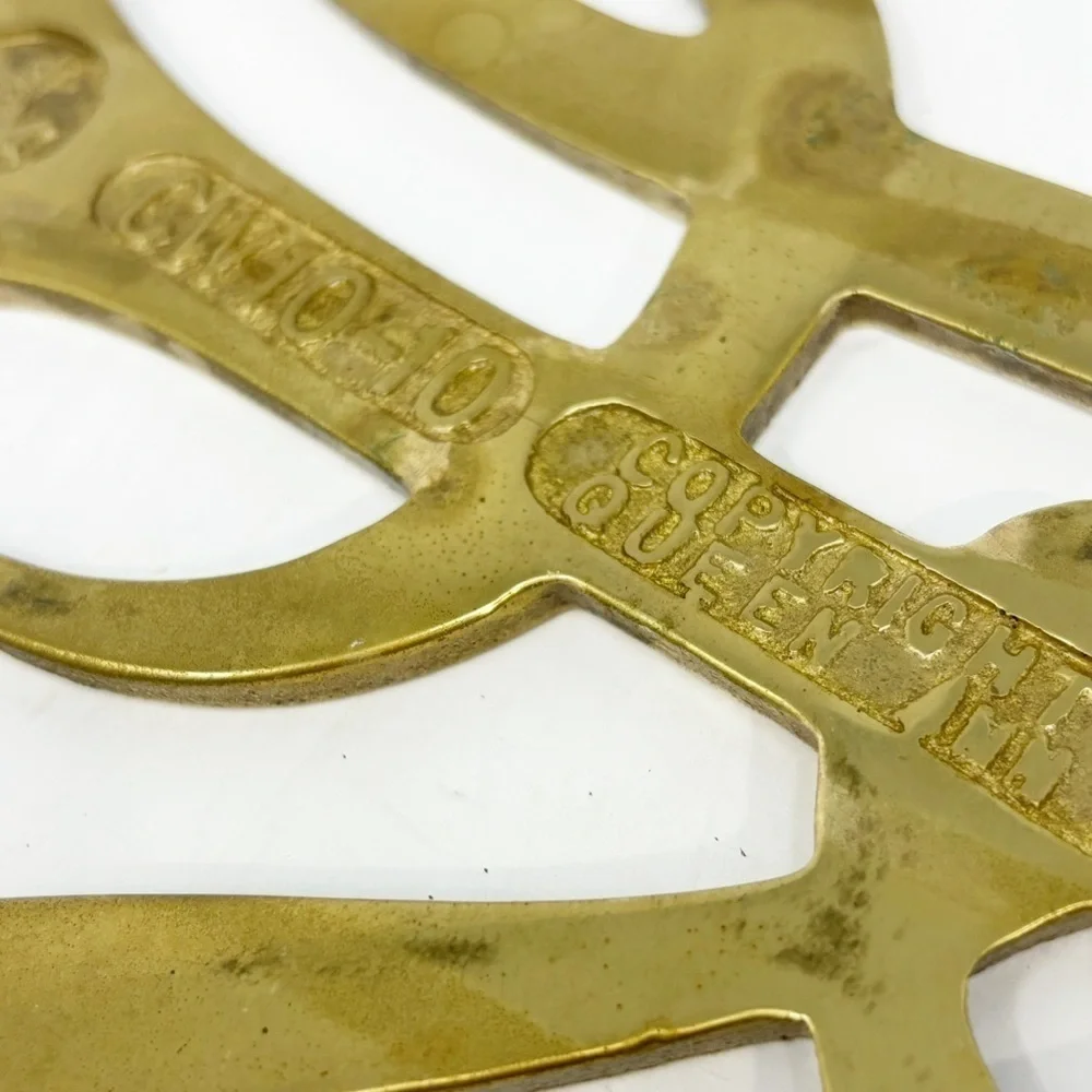 WILLIAMSBURG Queen Ann Cypher Brass Trivet VA Metalcrafters Vintage ©1950 XL